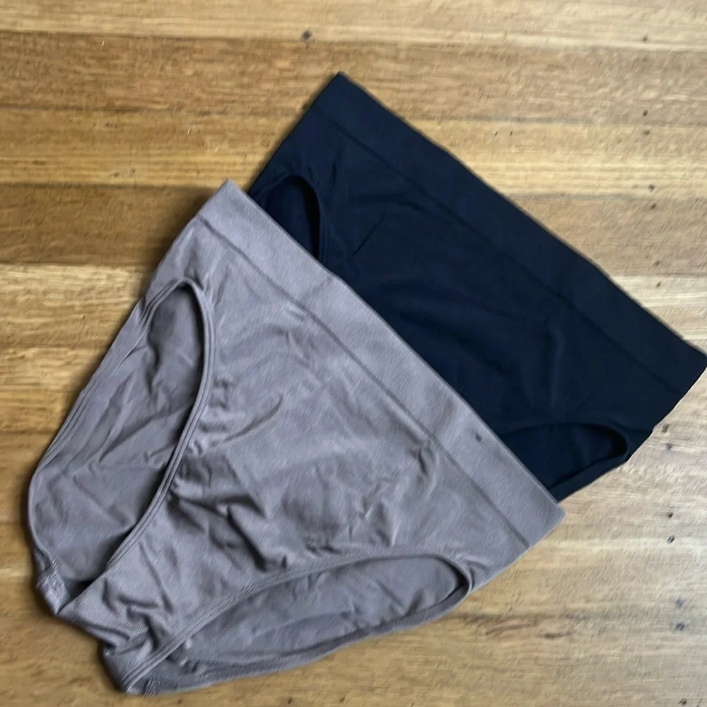 2 Pr Wacoal B Smooth Seamless High Cut Panties 834175 Black Mocha 6M NWOT - Picture 3 of 5